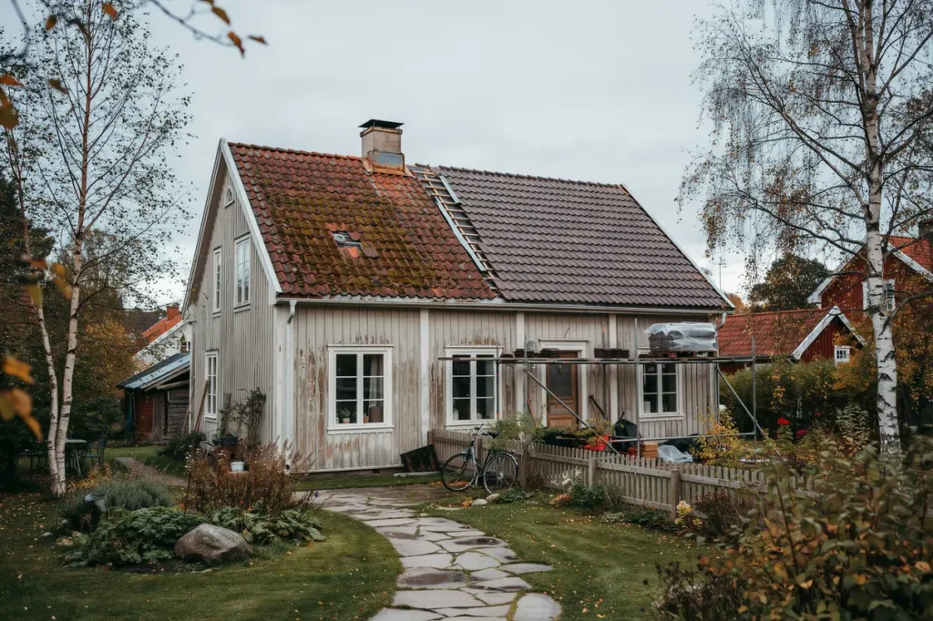 takrenovering eller takbyte s bed mer du skicket och v ljer r tt tg rd
